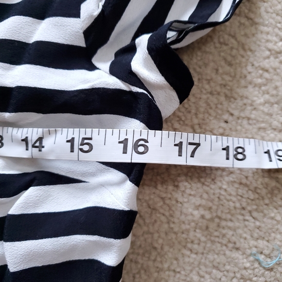 Banana Republic black white striped peplum top blouse 4 Petite 4P short sleeve - Picture 10 of 10